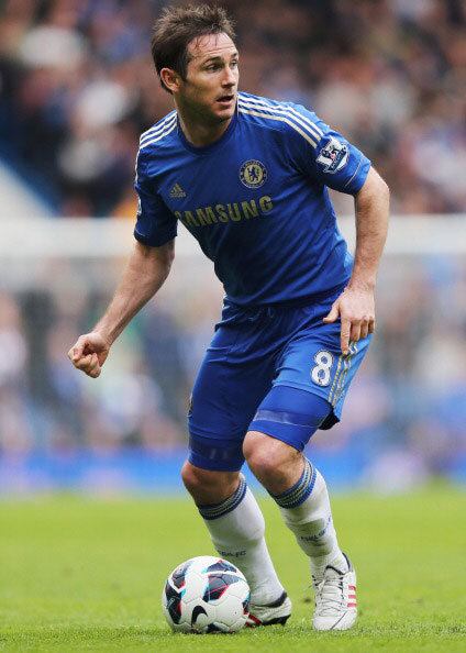 Frank
Lampard, capitão do Chelsea, ganha um salário de R$ 26,5 milhões por ano. Além
disso, ele recebe outros R$ 8,5 milhões em patrocínio