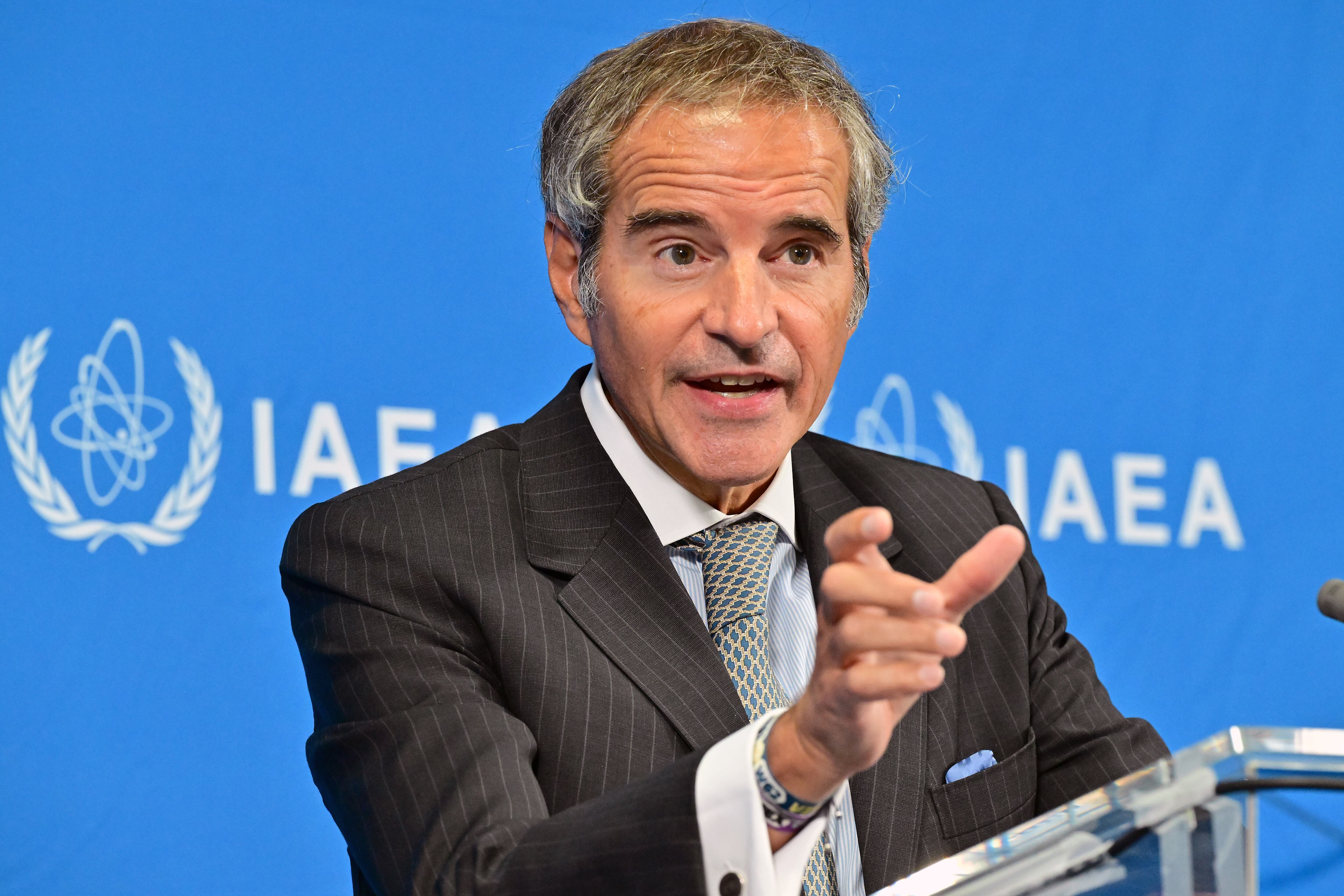 O diretor-geral da AIEA, Rafael Grossi, discursa sobre as negociações com Teerã em Viena, na Áustria, no dia 8 de setembro de 2025