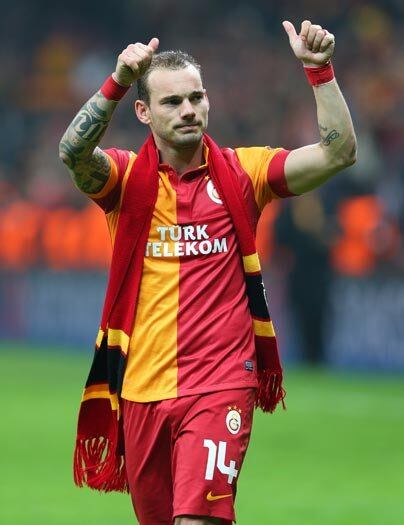 O alemão Sneijder não vivia boa fase na Inter e foi vendido por R$ 22
milhões ao Galatasaray. Em apenas seis meses, ele já mostrou porque foi
um dos principais nomes da Copa do Mundo de 2010 e ajudou seu time a
conquistar o campeonato turco