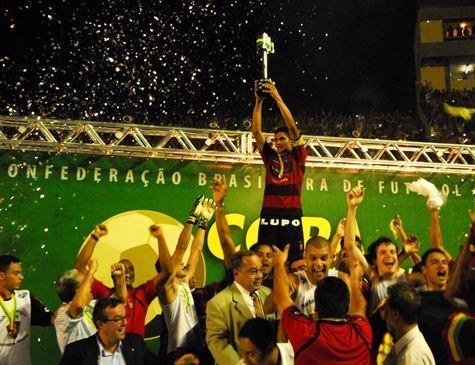 Ex-zagueiro é um dos maiores ídolos da história do Sport e colecionou títulos por onde passou