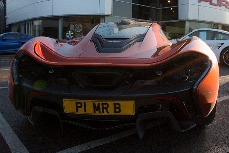 O magnata arrecadou mais de R$ 126 mil (20 mil libras) para caridade com sorteios para pessoas andarem no carro

Acesse aqui a página de R7 Carros

Assine o R7 Play e veja a programação da Record online!
