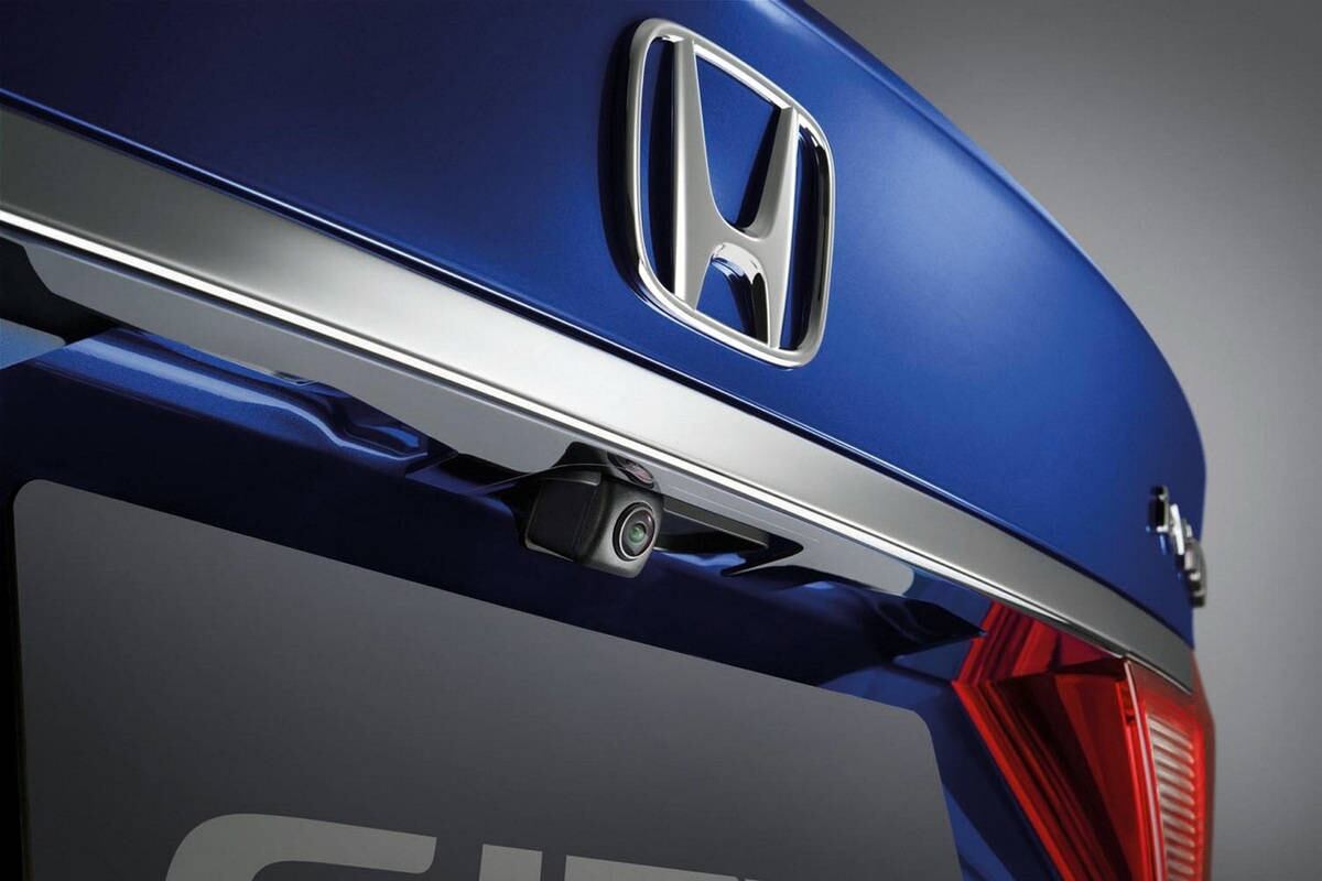 A tela no painel também reproduzirá imagens da câmera traseira, que virá de série a partir do intermediário City EX 

Saiba tudo sobre carros! Acesse www.r7.com/carros