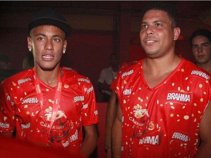 Porém, a contratação do craque foi polêmica e colocou em discussão a sua isenção para comentar as partidas uma vez que há jogadores na seleção agenciados pela 9ine, como é o caso de Neymar. Procurados,  jogador e a emissora negaram o conflito de interesses. Você sabia que Ronaldo também é dono de academia e de um prédio de seis andares? Veja a seguir
