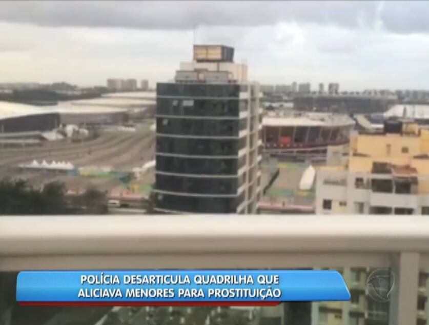 O esquema funcionava no condomínio Villas da Barra, em frente ao Parque Olímpico. O parque é a principal construção dos Jogos Olímpicos da Rio 2016, com grande movimentação de espectadores e atletas.
O coordenador de Direitos Humanos do MPRJ (Ministério Público do Rio de Janeiro), o procurador Marcio Mothé, trabalha com a hipótese de que a quadrilha tenha braços no exterior. Segundo ele, devido à suspeita de tráfico internacional de mulheres, o órgão irá pedir ajuda à PF (Polícia Federal) e ao Consulado dos Estados Unidos
