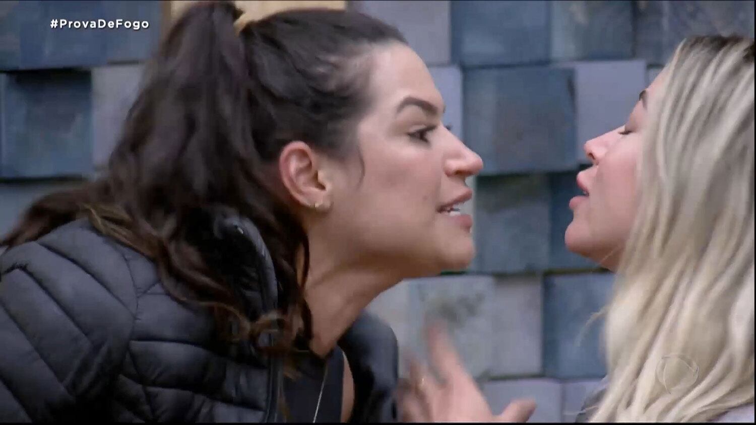 Raissa também é lembrada pelas tretas, mas em uma delas teve a oportunidade de mostrar seus dotes acrobáticos durante uma briga com Carol Narizinho. Na ocasião, a ex-Panicat se desentendeu com Raissa e, após a peoa se afastar, afirmou em voz alta que a miss bumbum "não tem cabeça". Raissa ouviu e disparou em direção a Carol, andando por cima das camas e atropelando tudo em seu caminho