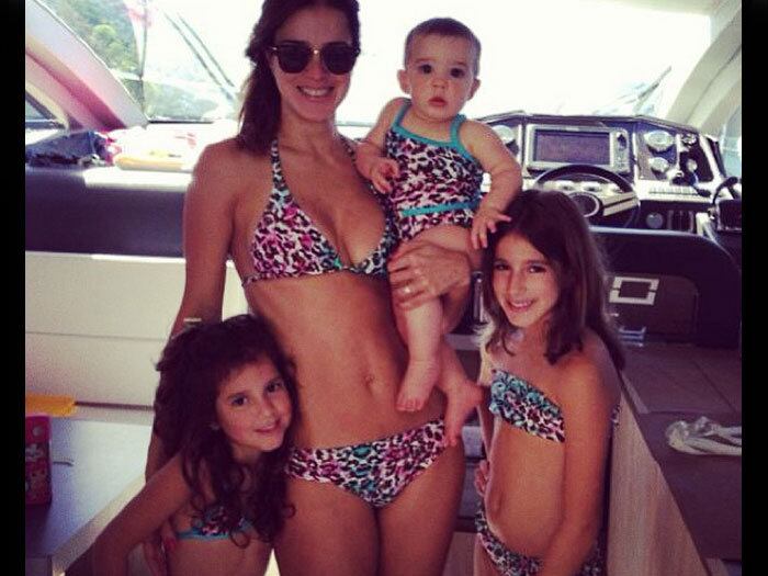 Elas podem vestir o mesmo look...


+ Assista à chamada do programa!

+ Rodrigo Faro recebe, ao vivo, homenagem com surpresas no palco do Domingo Show

+ Após conquistar o Brasil com sua história, MC Bolinha ganha casa nova no Domingo Show

