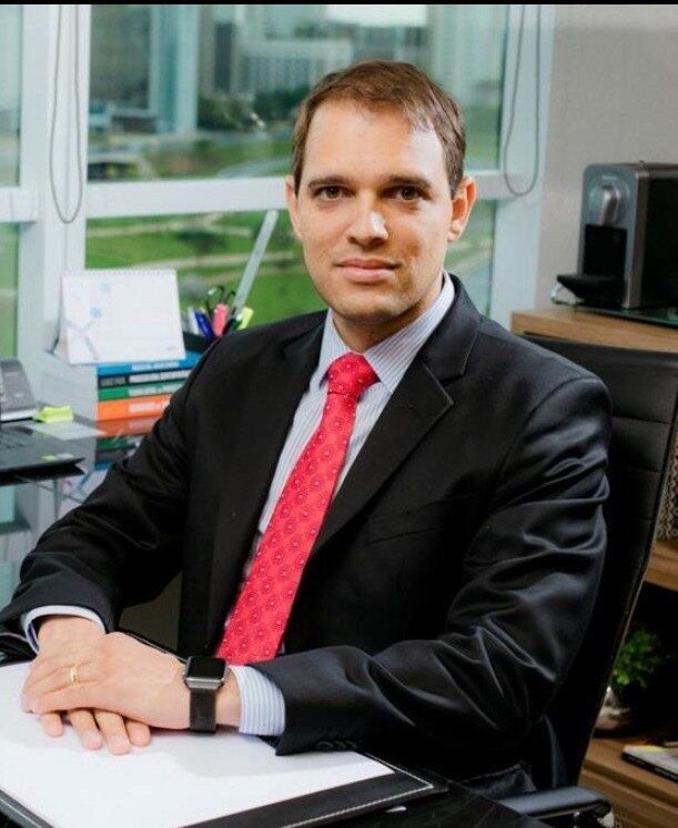 Carlos E. Elias de Oliveira