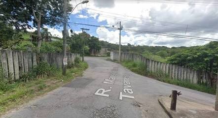 Vítima abandonou carro próximo a lote vago e fugiu