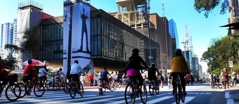 Paulista se transformou em eixo cultural da cidade