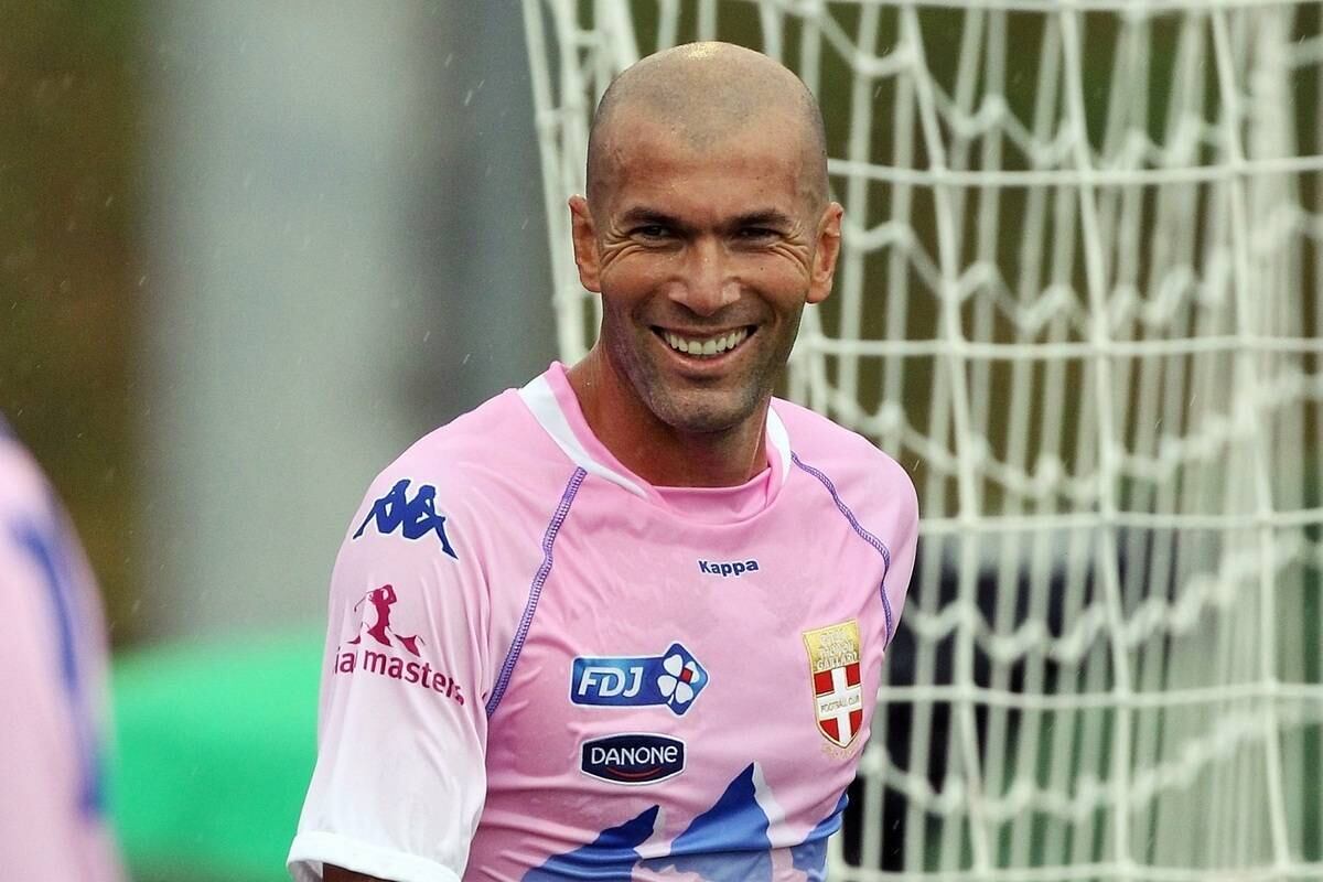 Na França, é o Evian o time da cor rosa. Recentemente, o craque Zinedine Zidane jogou partida comemorativa pela equipe francesa e, advinhem, o uniforme usado foi o nº1, claro

Saiba tudo sobre esportes! Acesse R7.com/esportes