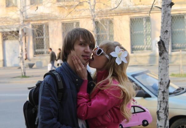 Ele mora em Moscou, mesma cidade em que reside Angelica