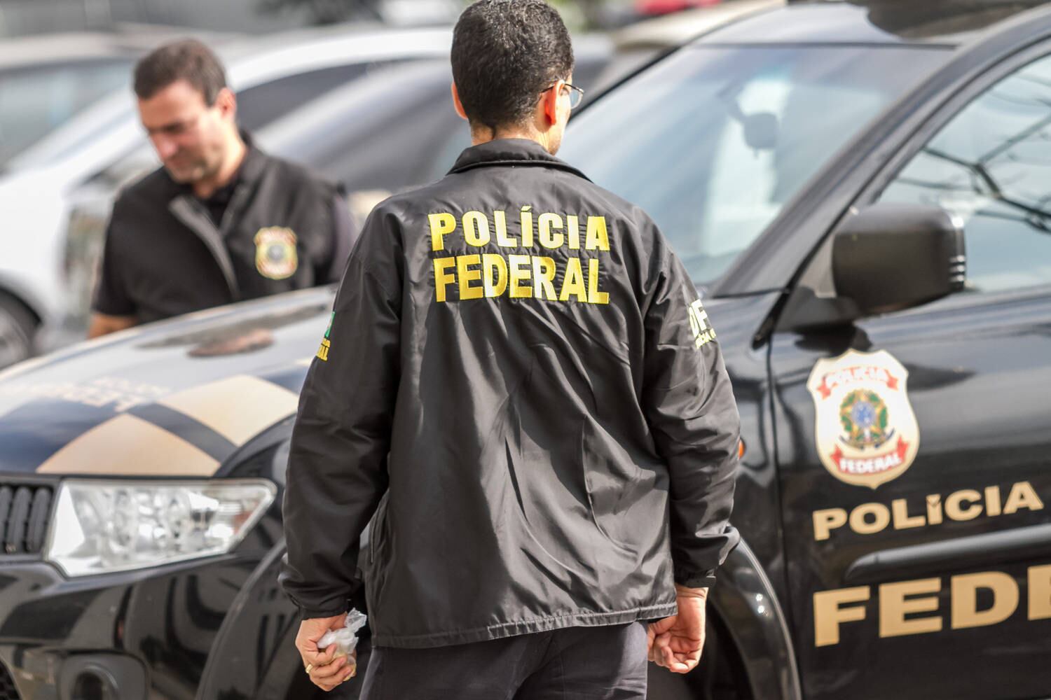 Agentes da PF cumprem 22 mandados de prisão e 44 mandados busca e apreensão