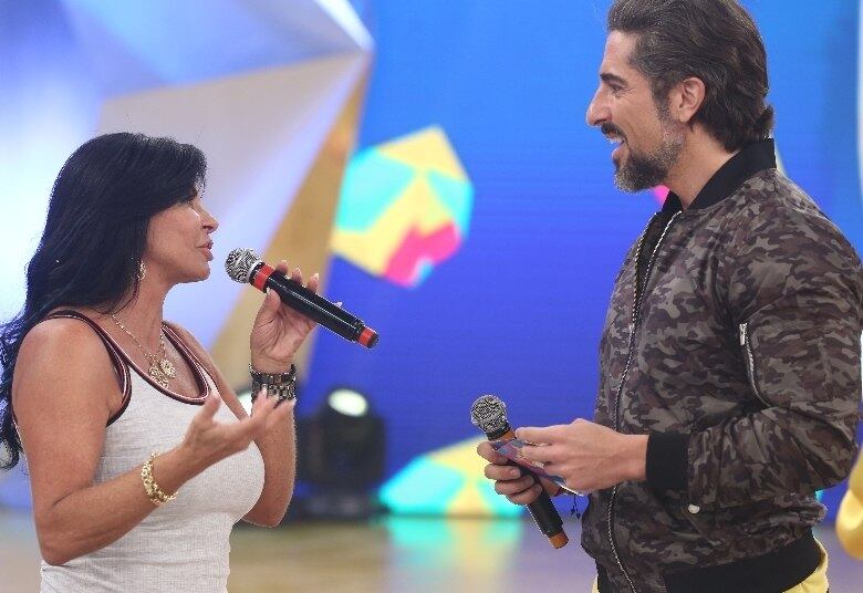 Ela também aproveita e fala um pouco de sua carreira e do sucesso que faz na internet

•VÍDEO: Juju Salimeni enfrenta um desafio para lá de louco no Legendários desta sexta-feira (15)
