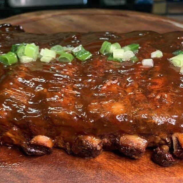 Além do molho barbecue tradicional, as pessoas podem experimentar uma receita exclusiva da casa: o barbecue de goiabada, que vem em um pote de 200 ml. As carnes têm entre 500 gramas e 700 gramas e servem de duas a três pessoas. O ChurrasDelas atende em São Paulo, na região do grande ABC, em Osasco e Guarulhos. Os pedidos podem ser feitos por WhatsApp ou pelo iFood até quarta-feira. As entregas acontecem aos sábados

Veja também: Trabalho no pós-pandemia será híbrido, flexível e conectado

