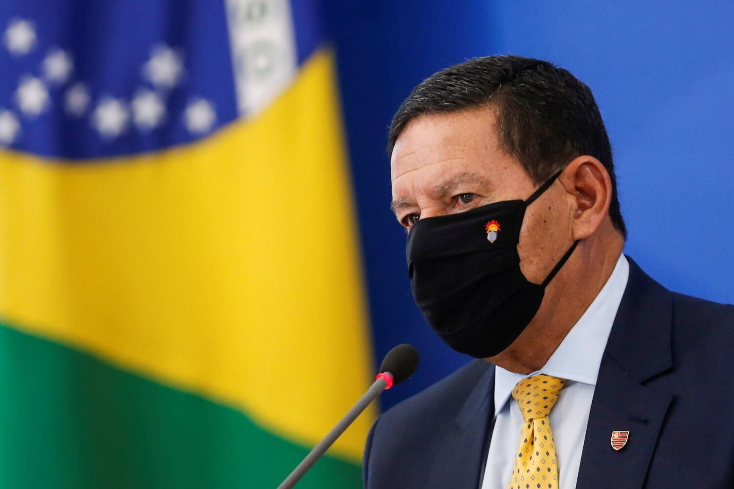 O vice-presidente Hamilton Mourão, que passou por cirurgia de catarata
