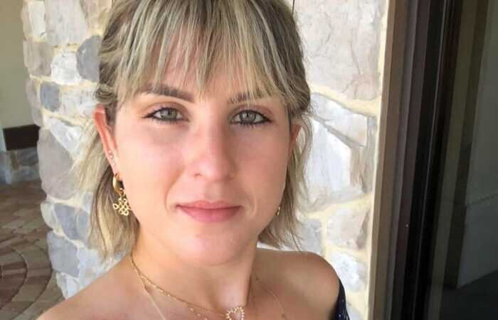 Sarí é quem aparece nas imagens apertando um botão do elevador para Miguel