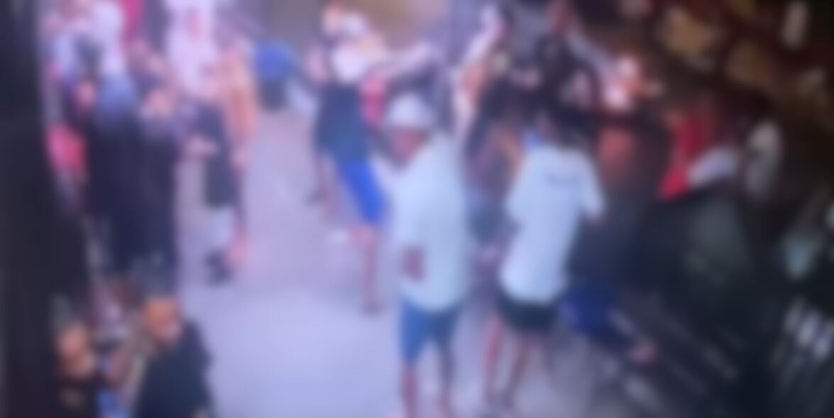 Alvo principal era Cristiano de Souza Ribeiro, de 44 anos; homem foi levado para o hospital, mas não resistiu