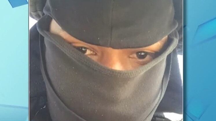 Considerado o criminoso mais procurado do Rio de Janeiro, a polícia oferece a recompensa de R$5 mil para quem encontrá-lo.

O Balanço Geral vai ao ar de segunda a sexta, às 11h50; e aos sábados, 13h, na tela da Record TV.