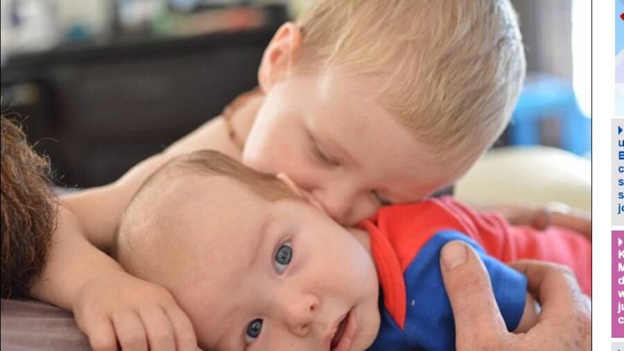 A jovem ainda disse que está
extremamente orgulhosa por sua universidade que lhe deu o suporte necessário para
conseguir ter dois filhos e ainda completar minha faculdade