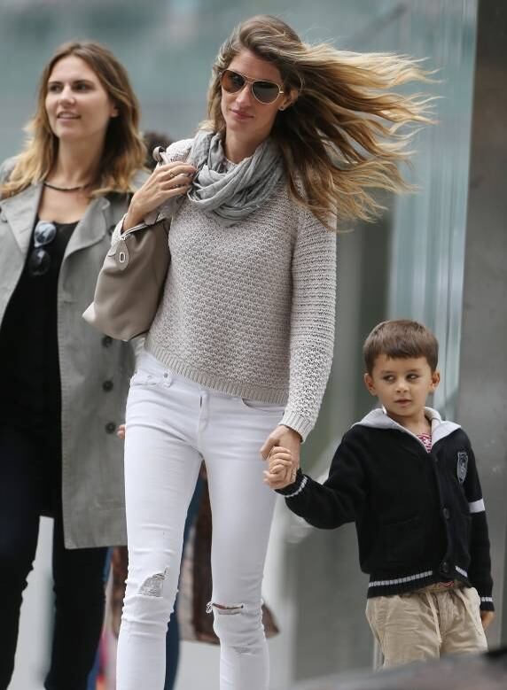 O menino tem quatro anos e é o filho mais velho da modelo, que também é mãe de Vivian
A Fazenda: Quem deve sair na frente da escolha das equipes?
