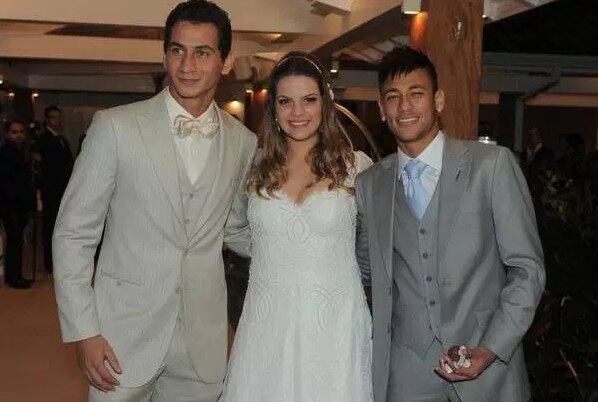 Fora das quatro linhas a amizade é tão forte que Neymar é padrinho de casamento de Ganso