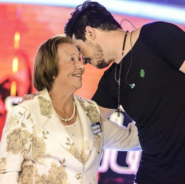 Menino de família
Típico bom moço do interior, Bruno é apaixonado por sua família e deixa isso claro nas redes socias. Ele, inclusive, se emocionou ao receber a avó no palco do Programa do Gugu