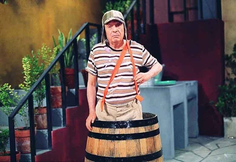 Chaves para Seu Madruga, ensinando que pornografia é só uma questão de falta de dinheiro para comprar roupas:

— Eu vou comprar roupas pra todo mundo que precisa de roupa, como aquelas pobres senhoras que aparecem naquelas revistas que o senhor lê