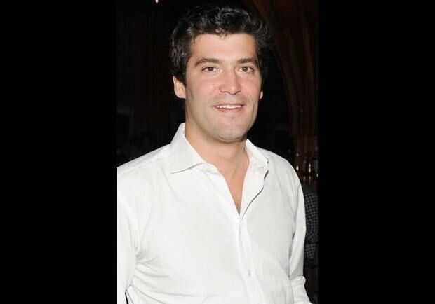 

Atualmente, Alejandro
é presidente do conselho do Grupo Empresarial Bavaria AS. O ricaço estudou
história das artes em Harvard, nos Estados Unidos. Segundo a Forbes, o nome do
bilionário já foi associado à socialite americana Amanda Hearst e à
modelo Julie Henderson nos últimos anos. Garotas de sorte!