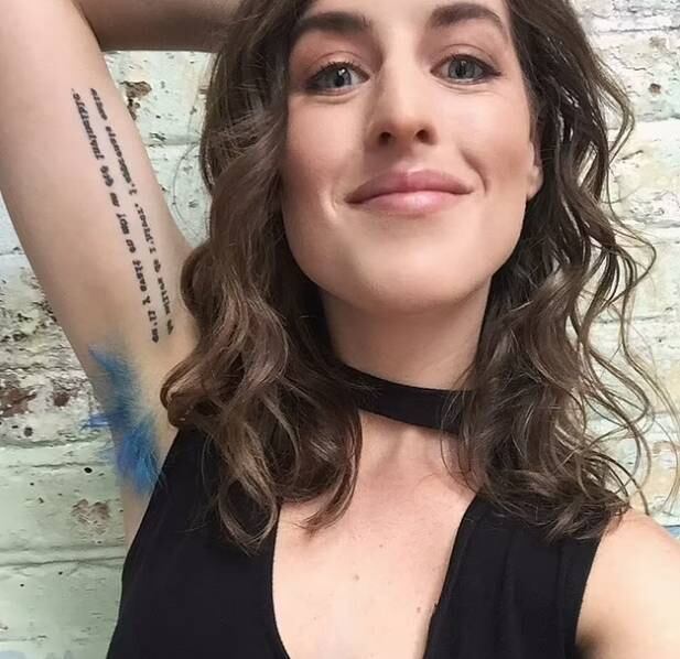 A principal mensagem que Emily deseja transmitir para outras mulheres é sobre fazer o que te deixa feliz. "Tudo o que fiz foi me libertar da pressão sobre mim mesma para ter uma certa aparência o tempo todo. Vou me depilar quando quiser, não porque sinto que preciso", finaliza ela

Leia mais: Pessoas indignadas mostram suas compras online que deram errado
