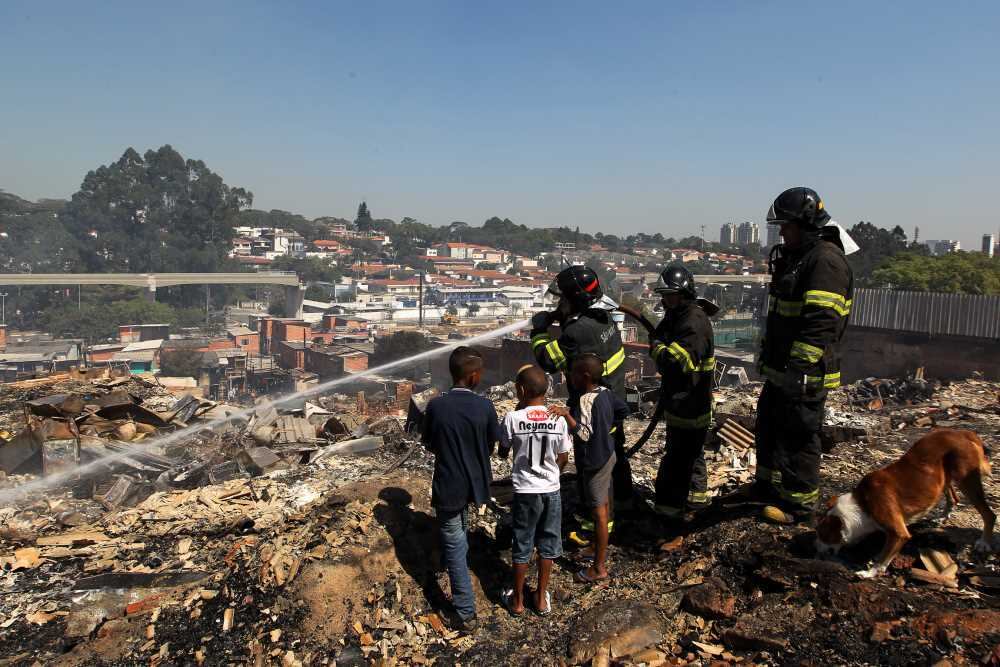 Incêndio destruiu favela