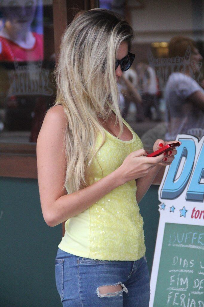 A vencedora da Fazenda 6 voltou a morar na Cidade Maravilhosa, deixando Mateus Verdelho em São Paulo. Em sua conta no Instagram, a modelo afirmou que não queria deixar o amado sozinho na capital paulista.
— Não quero ir embora!!!