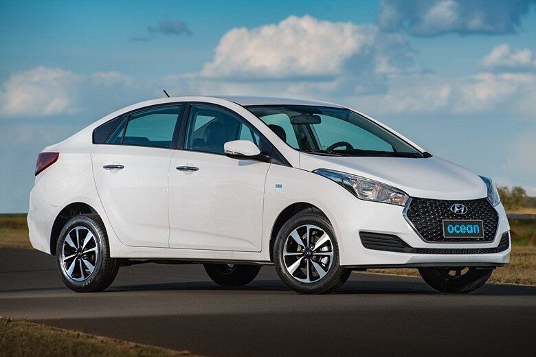 Outro destaque nos dois compactos são as novas rodas de liga leve diamantadas, de 15 polegadas