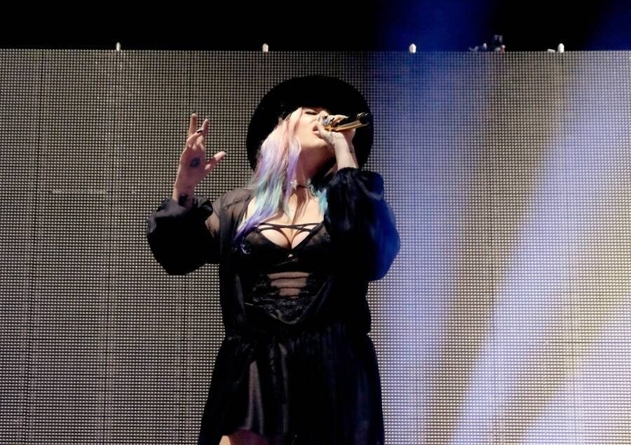 Kesha subiu ao palco no show do DJ Zedd