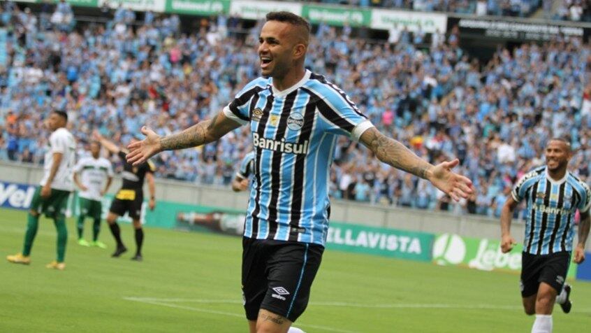Jogador se sentiu feliz em ter nome gritado em amistoso de Emerson Sheik