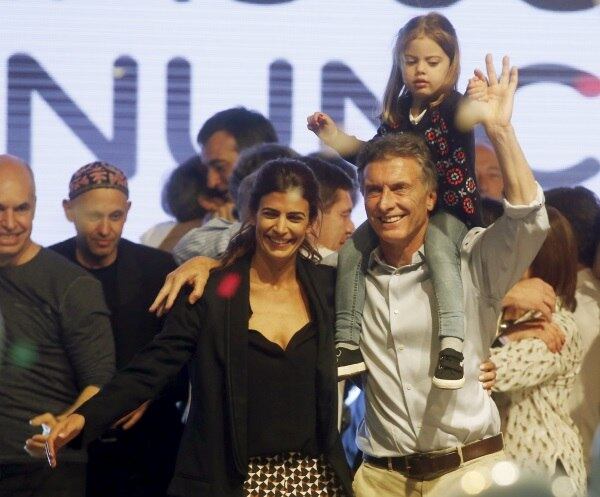 Ele diz que o que o motivou a entrar para a política foi o sequestro de 15 dias que sofreu em 1991. "Se não tivesse sido raptado, talvez minha vida pública não existisse", chegou a declarar.
— Eu era apenas um engenheiro, pai de três filhos, que se ocupava principalmente do trabalho, da família e de si mesmo. Não me faltava nada, era bem sucedido. Quando digo que algo mudou naquele dia, acho que foi o fim de uma espécie de certeza ingênua que tinha sobre o futuro, uma segurança injustificada sobre como seria minha vida