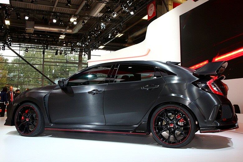 A expectativa é de que o motor supere os 300 cv de potência. A tração será apenas dianteira, porém deve incluir um diferencial de deslizamento limitado para dosar a brincadeira