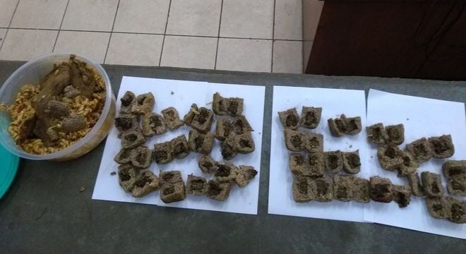 Porções de maconha foram encontradas dentro de alimentos