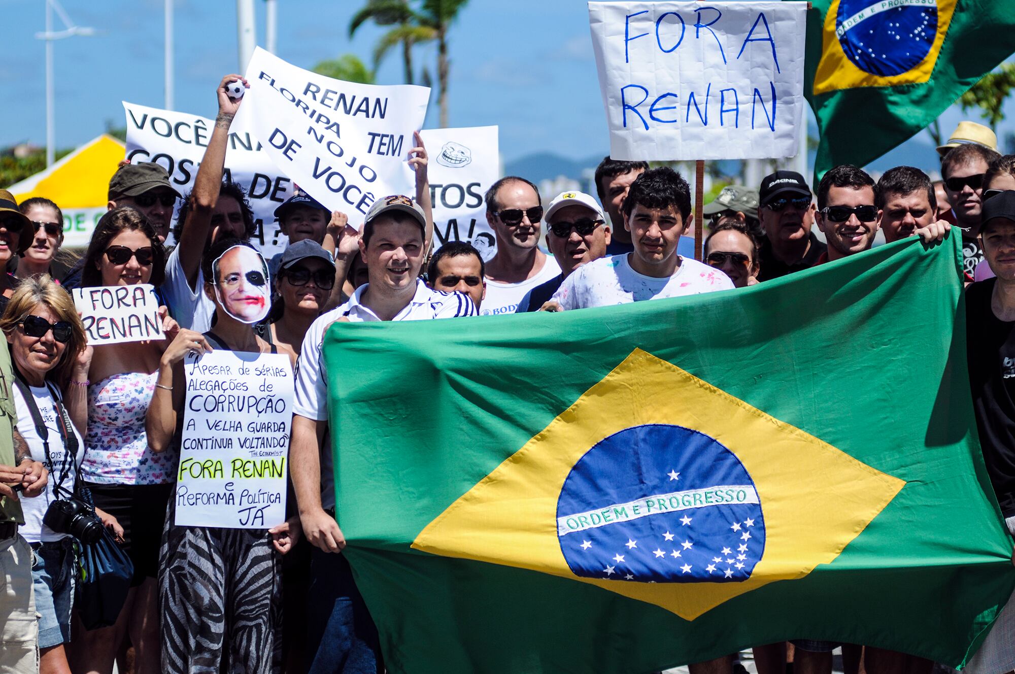 Juntamente com São Paulo e Rio de Janeiro, outra manifestação aconteceu na manhã deste domingo (24) na cidade de
Florianópolis (SC)