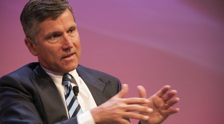 Outra gigante de mídia nos EUA é a NBCUniversal, um braço da Comcast. O presidente do conselho e CEO é Steve Burke, cujos rendimentos somaram US$ 36,3 milhões (R$ 137 milhões) em 2017. Levando em conta apenas o salário e bônus, o executivo recebeu US$ 15,7 milhões (R$ 59 milhões)