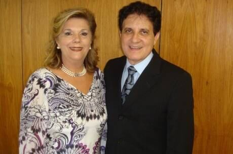 Marli Ferreira Marques recebe Zacarias Pagnanelli