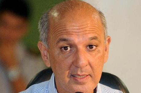 Democratas recuaram no apoio ao político distrital