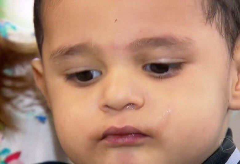 Como os vírus podem ser transmitidos através do toque, reforçar a higiene das mãos e evitar ambientes com aglomerações pode ajudar a prevenir as doenças e proteger as crianças de quadros mais graves