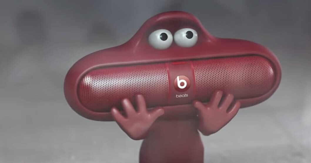 A Beats foi fundada em 2008 pelo magnata da música americana Jimmy Lovine e o rapper Dr. Dre. No início da empresa, os fones eram fabricados por uma empresa terceirizada chamada Monster Cable. Mais tarde, os empresários contrataram engenheiros para montar seu próprio hardware