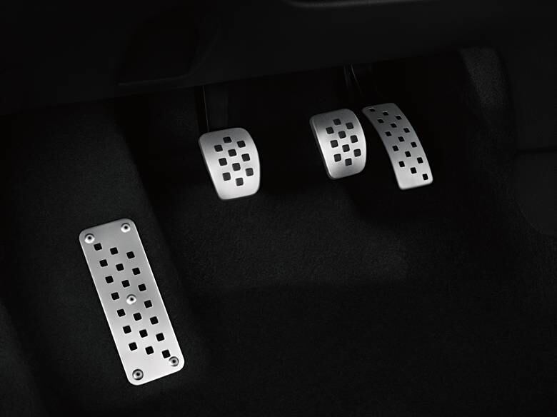 Pedaleiras de alumínio realçam a esportividade do "cockpit"

LEIA TAMBÉM
Aceleramos: Renault Sandero RS é nervosinho e vai além do visual