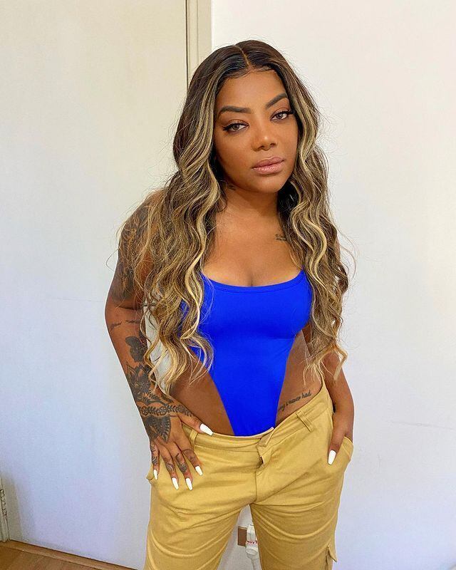 A primeira cirurgia de Ludmilla foi uma lipoaspiração em 2015, quando ela tinha 23 anos. Um dia depois de ser operada, a cantora já estava fazendo show. "Só doía quando alguém vinha encostar ou apertar sem querer", contou durante entrevista  à Record TV em 2016. Na ocasião, ela também estava recém-operada: havia feito rinoplastia e bichectomia, cirurgia para reduzir as bochechas. Suas últimas intervenções estéticas foram uma lipo lAD — técnica moderna de lipoaspiração que define os músculos do abdome sem a retirada de gordura — e a troca de próteses de silicone