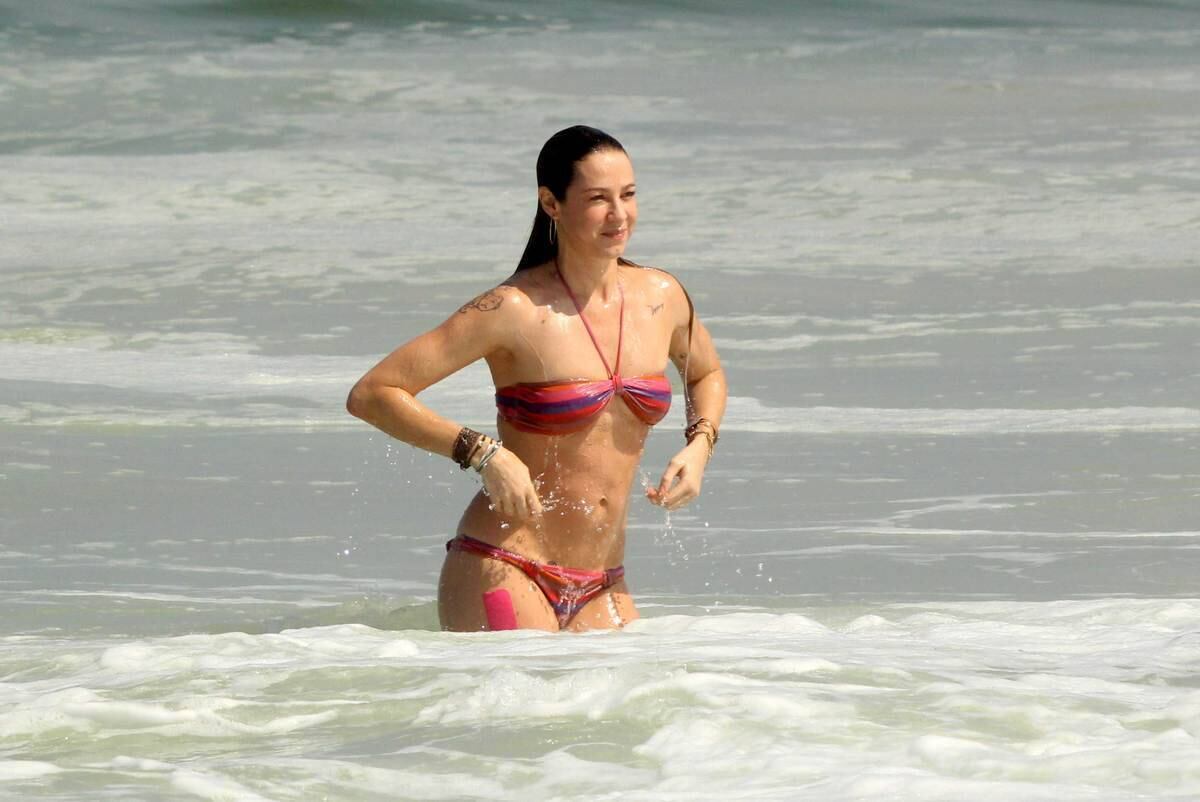 Aos 37 anos, Luana mostrou que está com excelente forma física