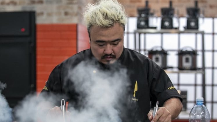 Cadu está confiante na vitória e já avisou que pretende comemorar com um
belo churrasco! O participante, que tem como menu favorito o de miúdos, revela toda a sua paixão pela profissão: “Eu cozinho muito bem e com muito amor”. O chef acredita que evoluiu nas montagens dos pratos ao longo da temporada, e passou a se organizar e se dedicar mais nesse quesito