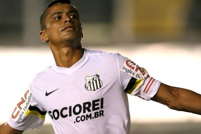 Cícero perdeu um pênalti, mas se redimiu com bonito gol