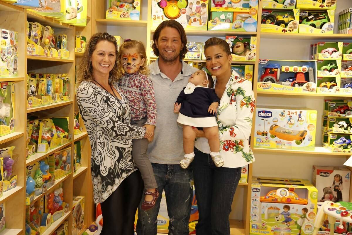 Famosos vão a lançamento da coleção de primavera de uma marca infantil no Rio