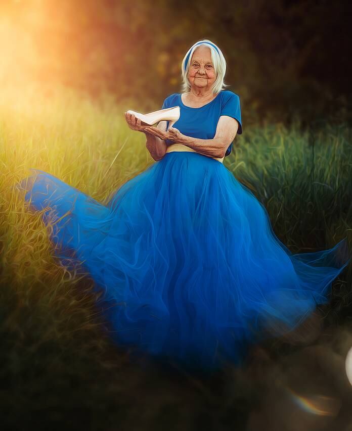 Segundo o fotógrafo, a avó se encantou pelo resultado do ensaio e, agora, passa horas olhando para as fotos.

— Minha avó não tem noção da repercussão na internet, mas quando ela se vê na televisão, acha engraçado e começa a rir. Para ela, é tudo muito novo
